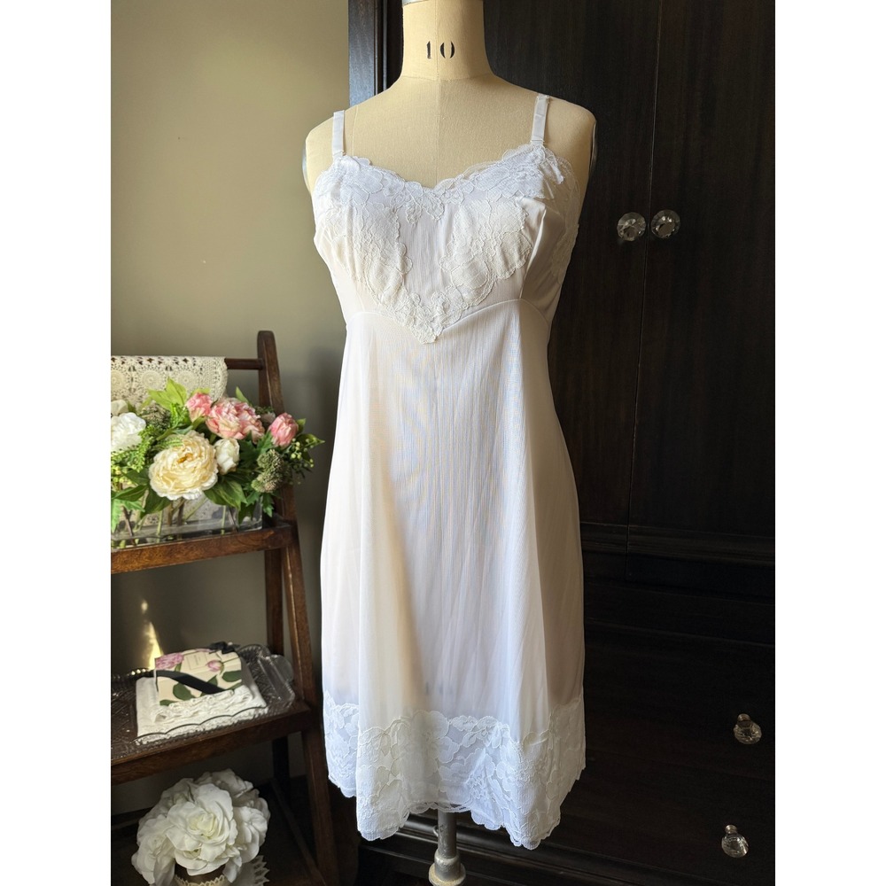1960's VTG Full Slip Floral Lace Adjustable Straps Gay-Lure LoveLines White 36